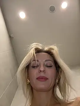 VikaBunny1 live sex cam