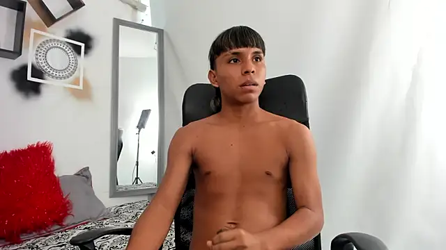 tyler_twink_boy live sex cam