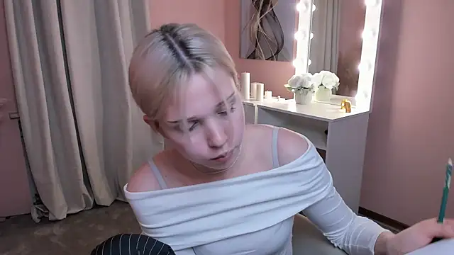 CherrylHolme's cam snapshot