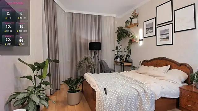 NicoleLuv live sex cam