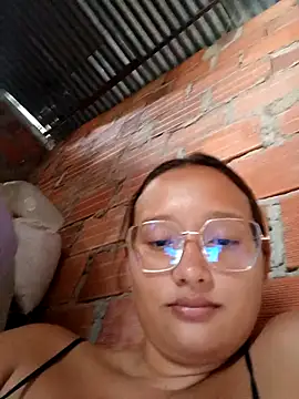 young_dairy01's cam snapshot