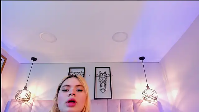 Amyhills_777's cam snapshot