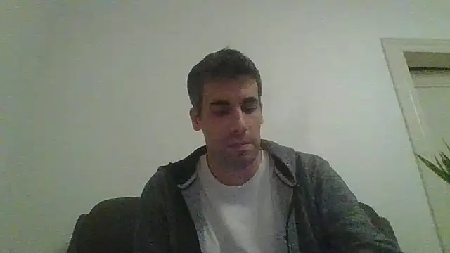 JulioIsHere4you's cam snapshot