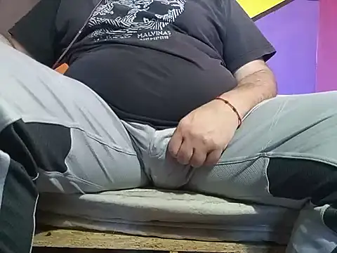 BabyBearMilk's cam snapshot