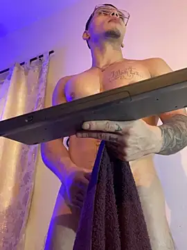 Matt_your_master_ live sex cam