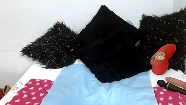 Lunasquirt1985 live sex cam