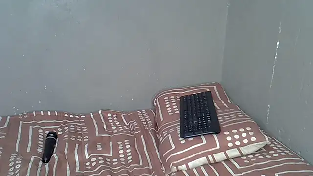 Bellabootie live sex cam