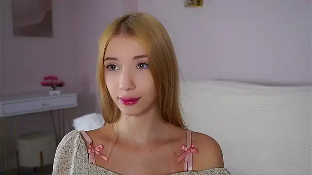 SunnivaCovil's cam snapshot