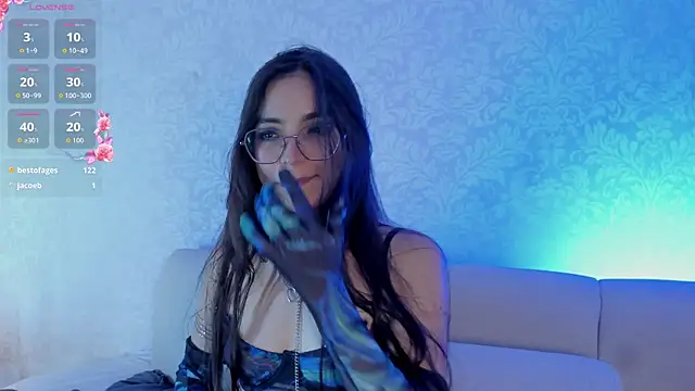 Emmi_Roberts's cam snapshot