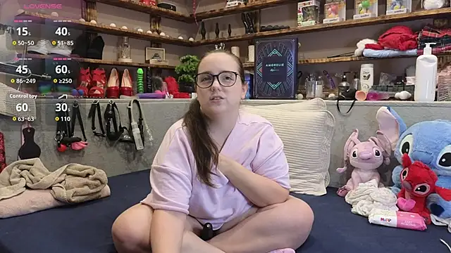 Kimberly-Caprice live sex cam