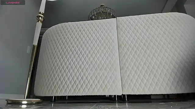 AngelinaMoore live sex cam