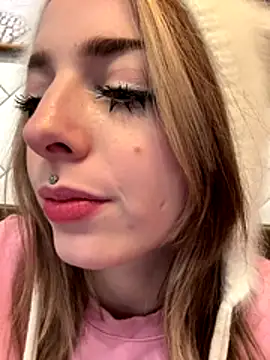 LoraaDoll live sex cam