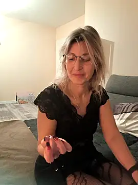 laura1076 live sex cam