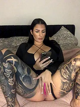 Mia-Bremer live sex cam