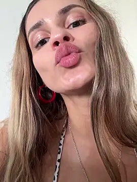 cuteluci_ live sex cam