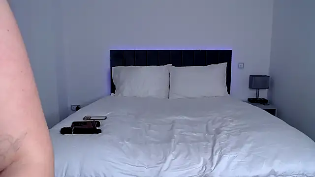 BritishJuicyAva live sex cam