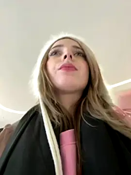 LoraaDoll live sex cam