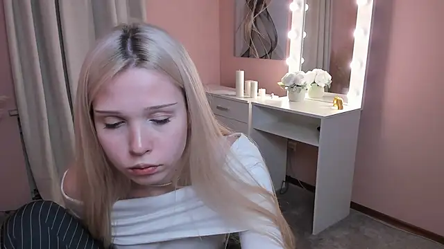 CherrylHolme's cam snapshot