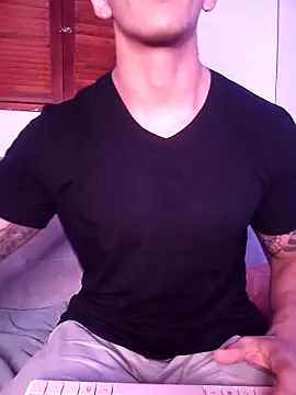 Joylopez_fit's cam snapshot