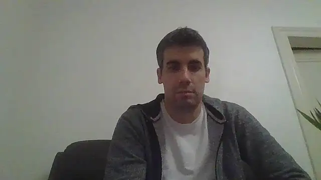 JulioIsHere4you's cam snapshot