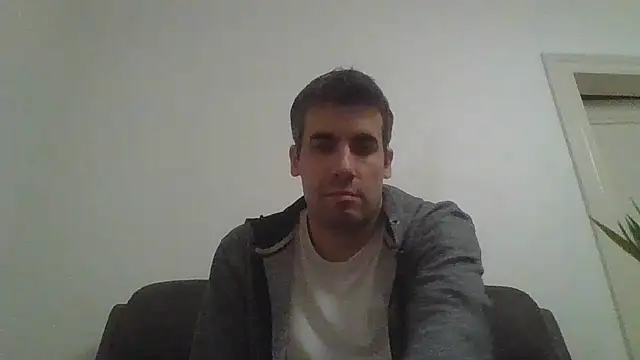 JulioIsHere4you's cam snapshot