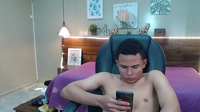 Liams18 live sex cam