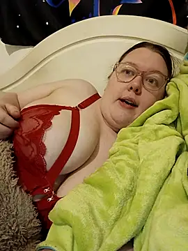 Sexycurvyemilyy live sex cam