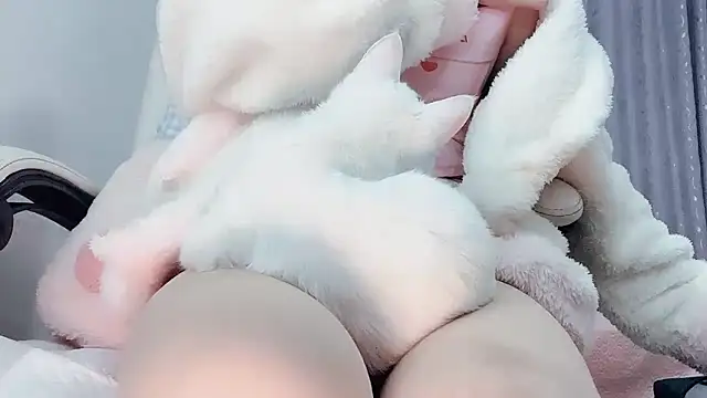 Eloise131499 live sex cam