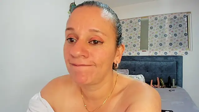 sofi_saliva2511 live sex cam