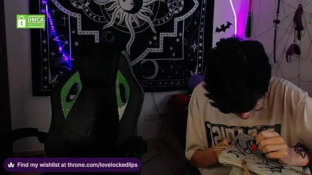 lovelockedlips live sex cam