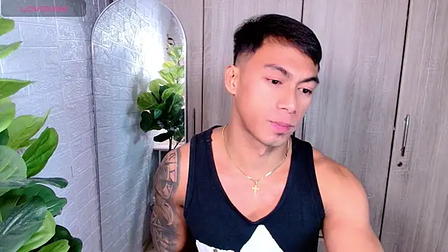 PinooyMilker live sex cam