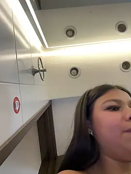 Alyshanon18 live sex cam