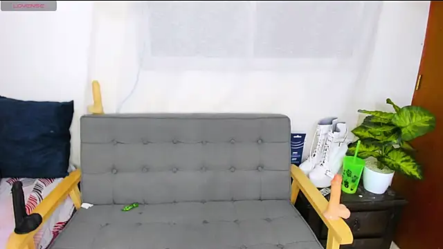 zou_quira live sex cam