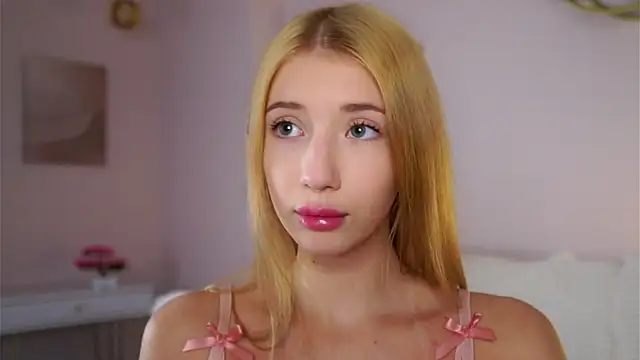 SunnivaCovil live sex cam