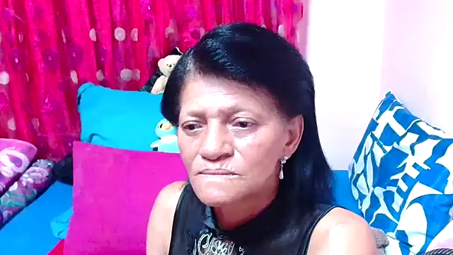 SLUTTYROXY live sex cam