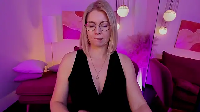 Annie_Light's cam snapshot