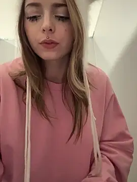 LoraaDoll live sex cam