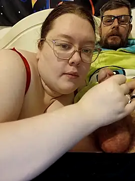 Sexycurvyemilyy live sex cam