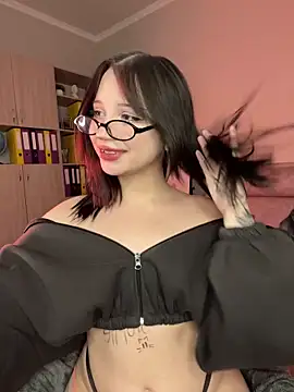 YourLittleDevil's cam snapshot