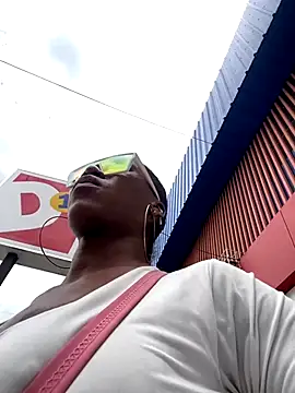 sweetsarabig22cm live sex cam