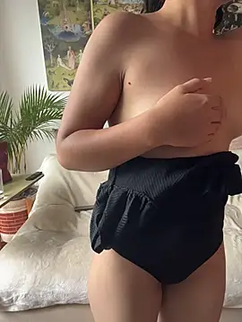 Poli_amor2025's cam snapshot