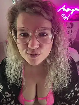 CurvyAnonymousGirl89's cam snapshot