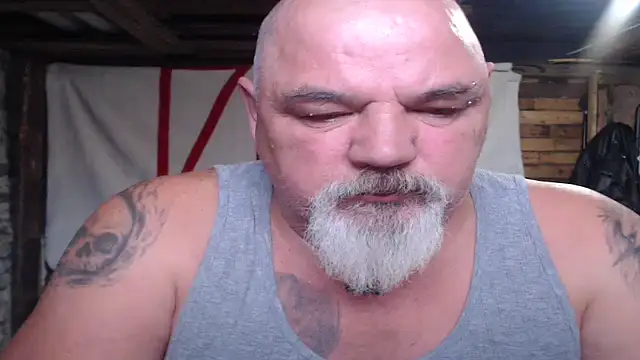 Newfiesausage1972's cam snapshot