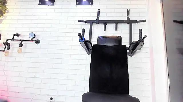 ItaloMoore live sex cam