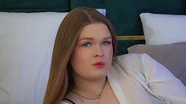 CrystalLyons live sex cam