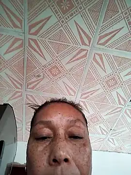 Naomi-Mature live sex cam