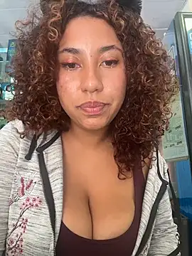 lauraltt live sex cam