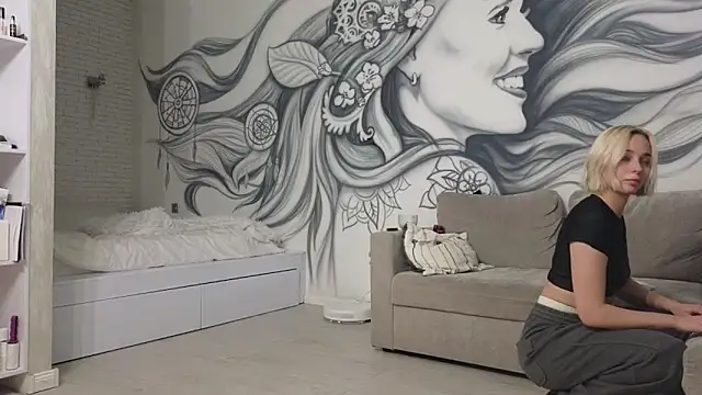 Scout_Avrora live sex cam