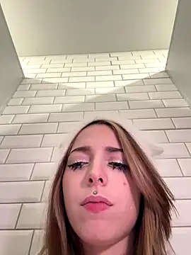 LoraaDoll live sex cam