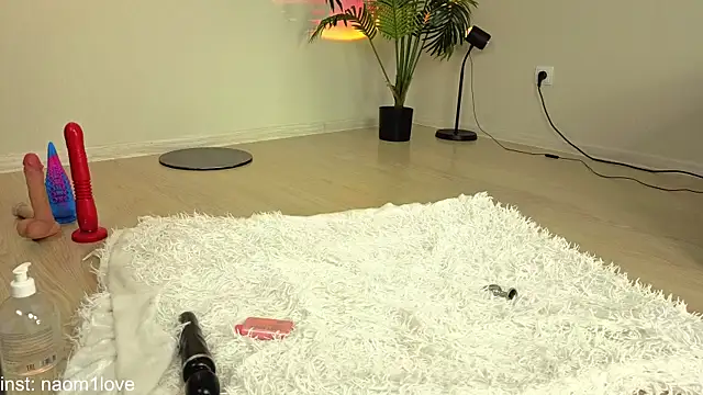 Naomi_Girly live sex cam